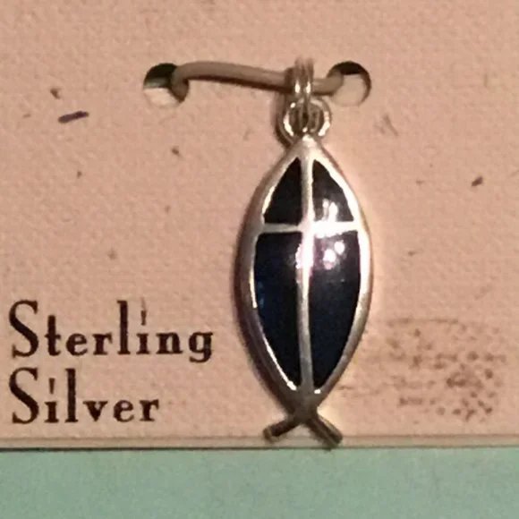 Vintage Madison Studios sterling silver fish pendant or charm - mint on card - Picture 2 of 4